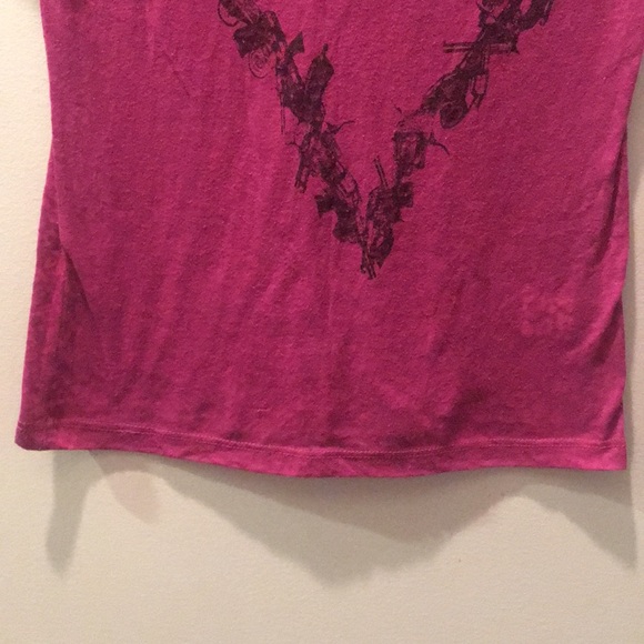 💗 Revolver Gun Heart Shirt - Picture 5 of 6